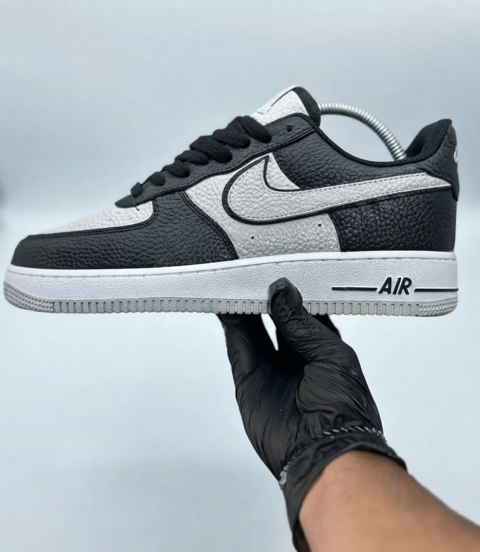 Nike cacheté