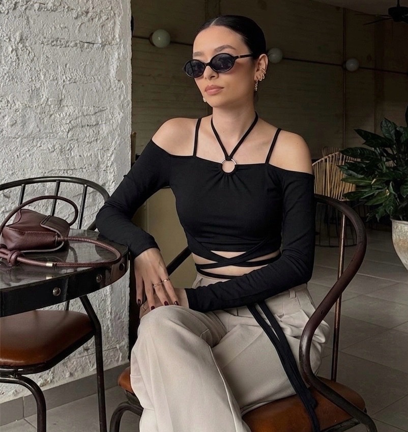 Pull off shoulder noir 