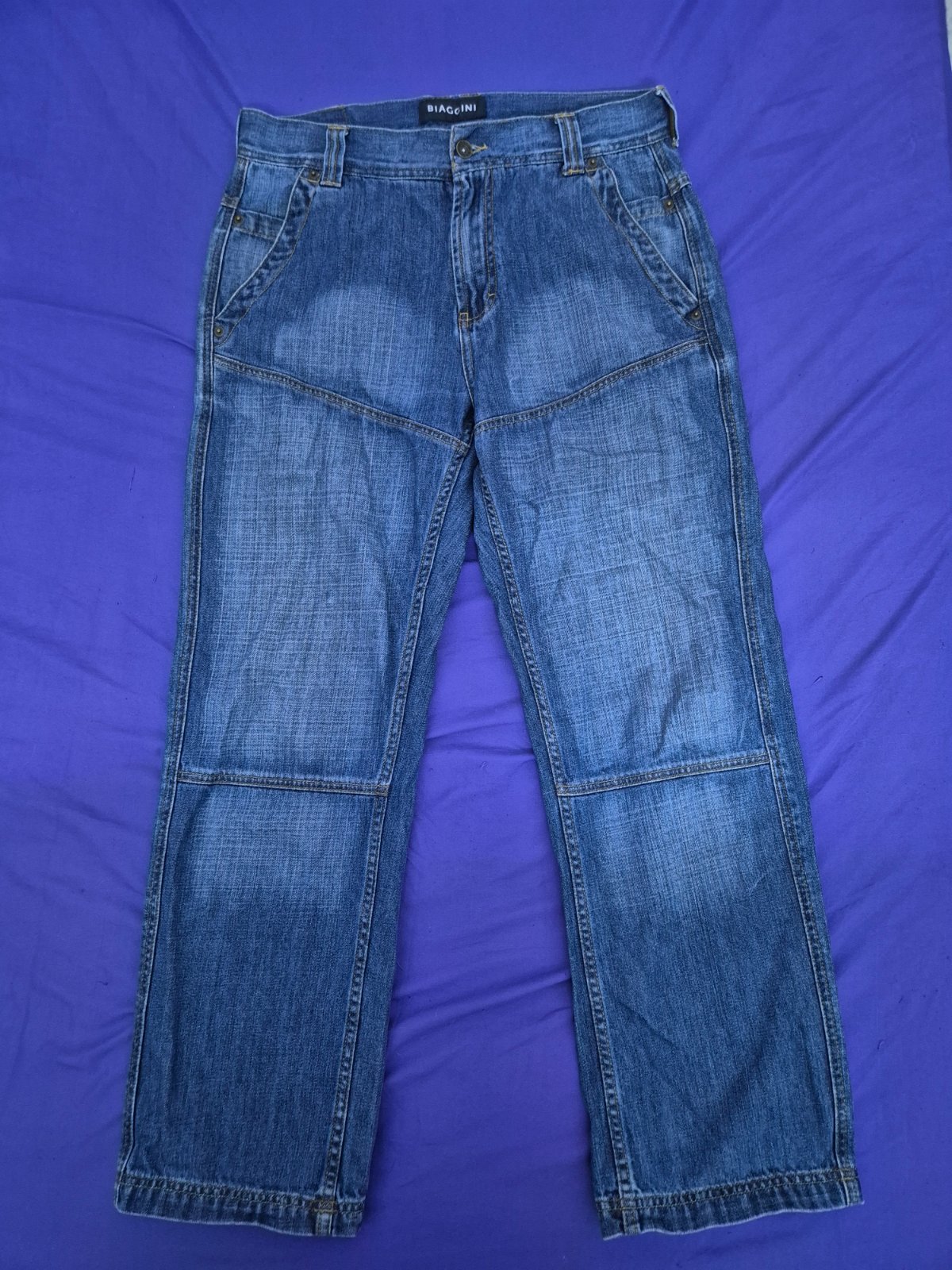 Straight-leg baggy jeans