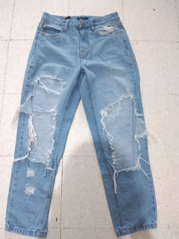 Pantalon jean déchiré 
