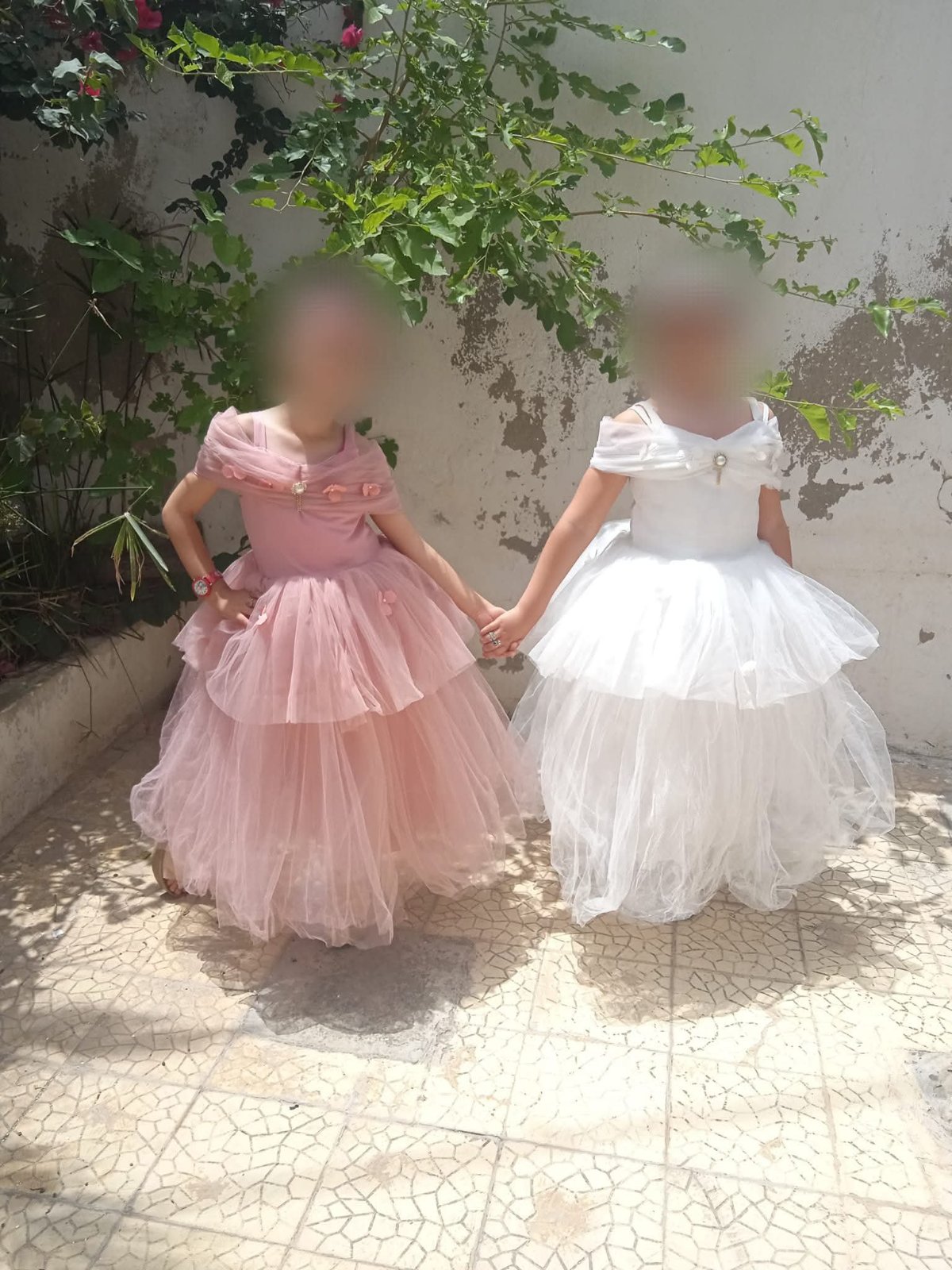 Deux robes soiree pour petite fille