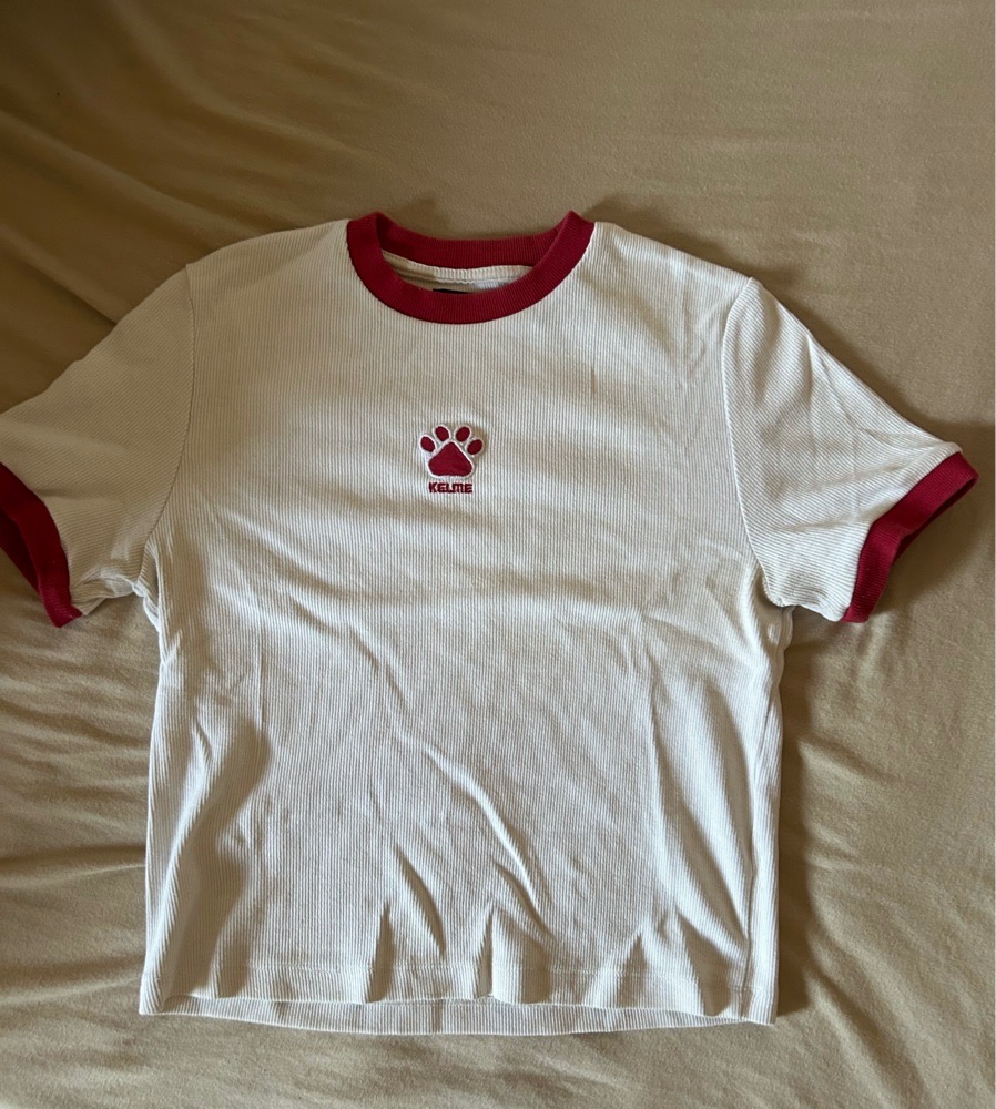T-shirt blanc avec details rouge