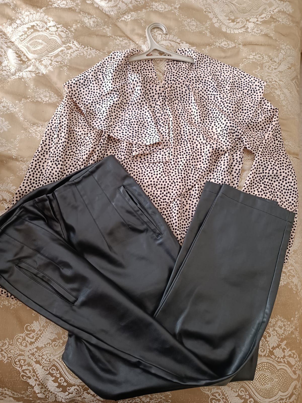 Liquette zara , pontallon effet cuir