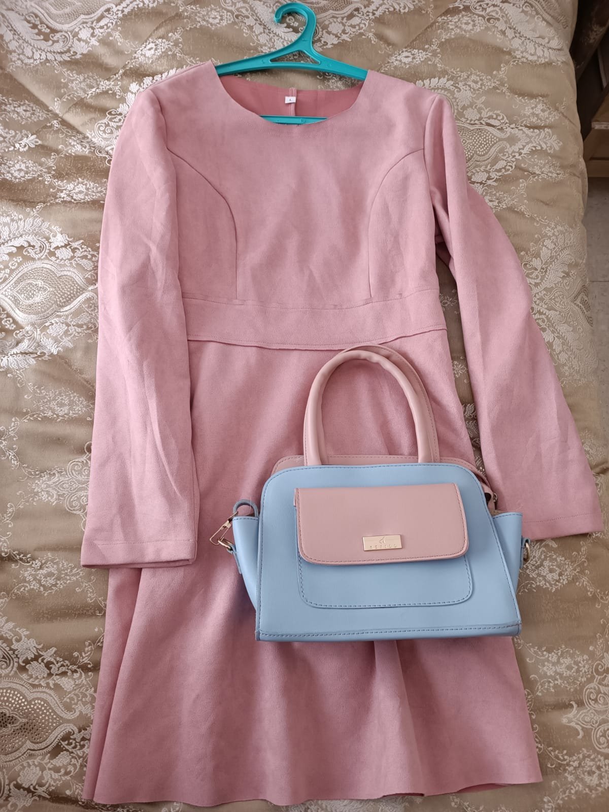 Robe din rose avec son sac 👜 