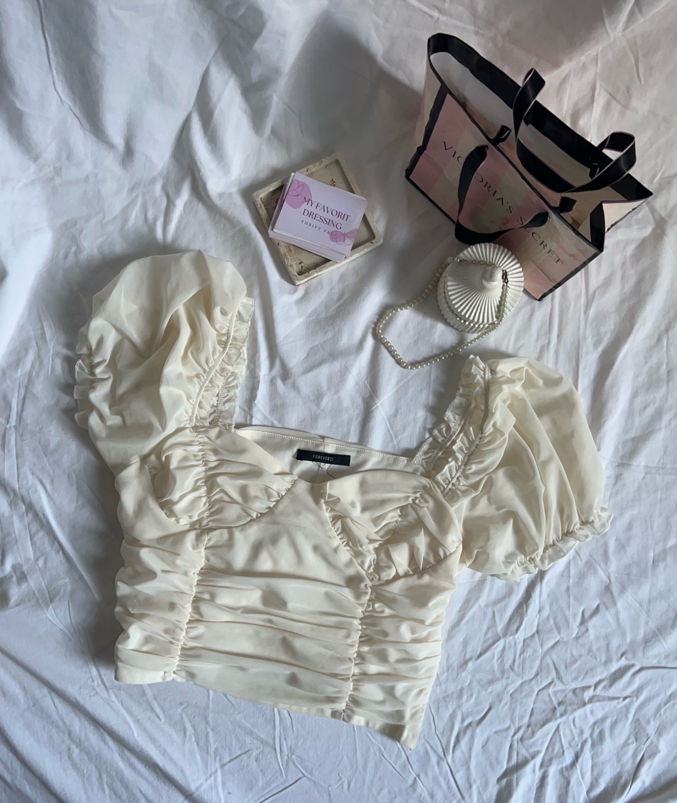 Top blanc creme avec manches bouffantes