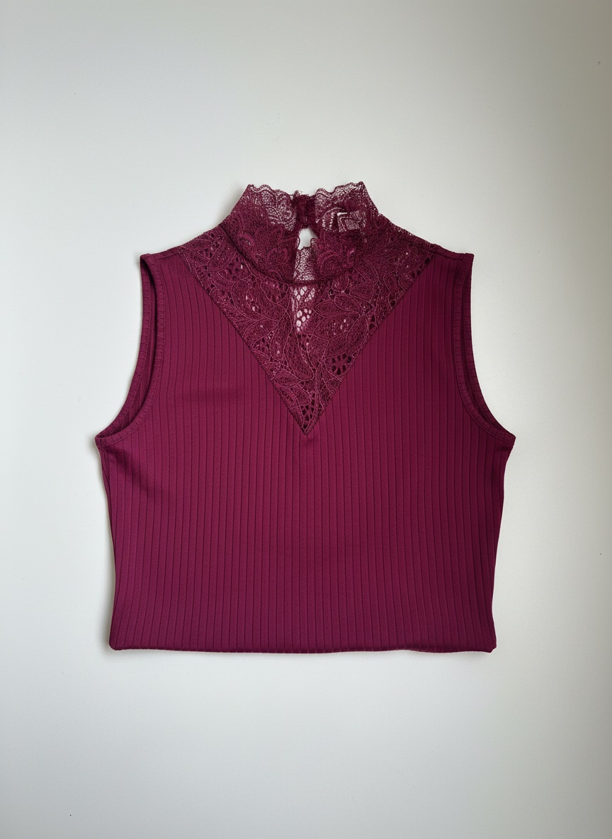Top rouge bordeaux avec un col en dentelle