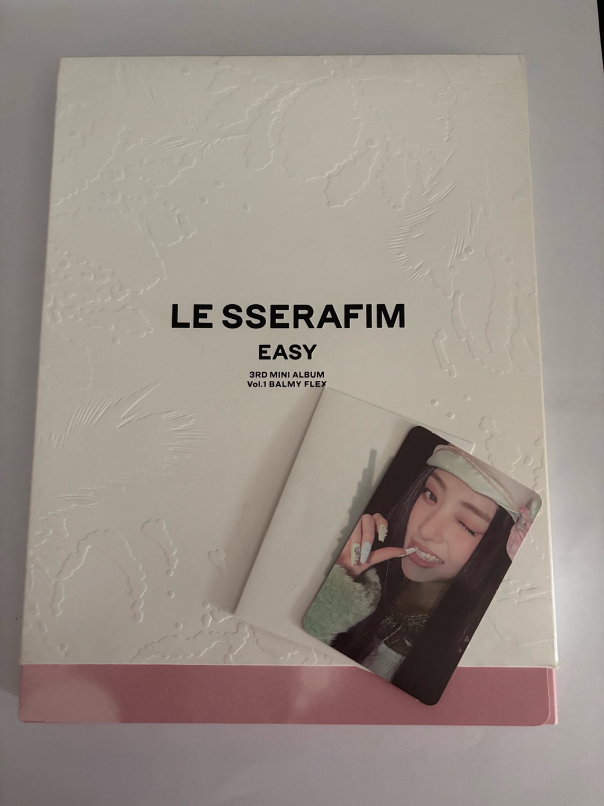Kpop album lesserafim easy 1 photocard