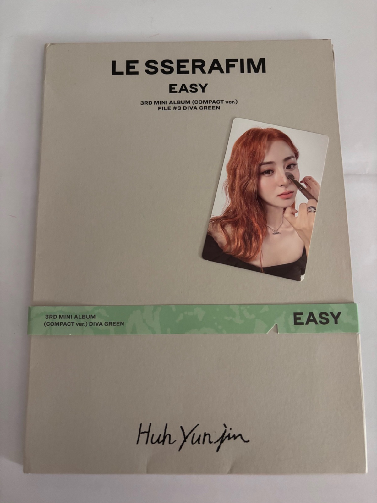 Kpop mini album yunjin photocard