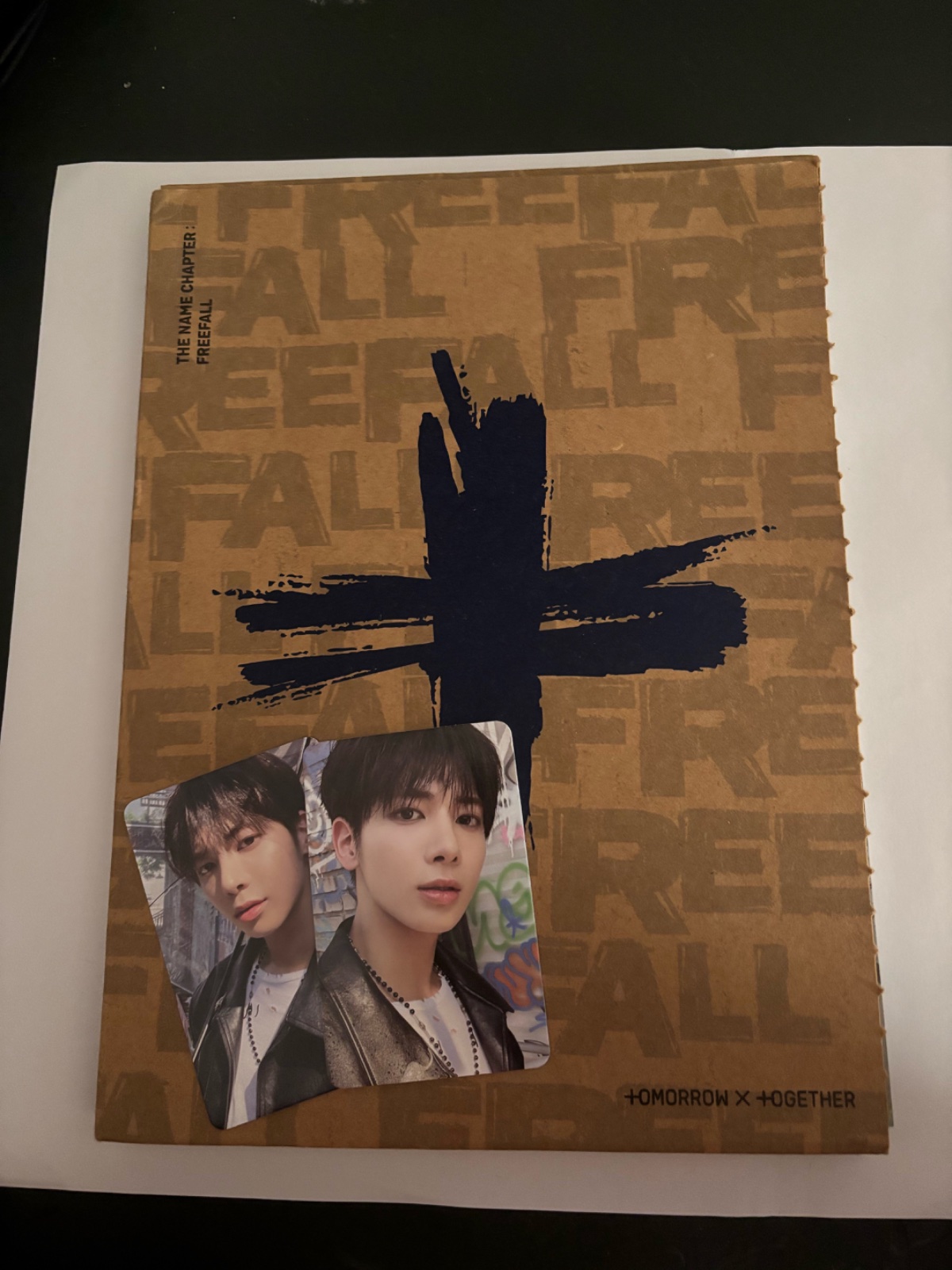 Kpop album freefall txt avec 2 photocard