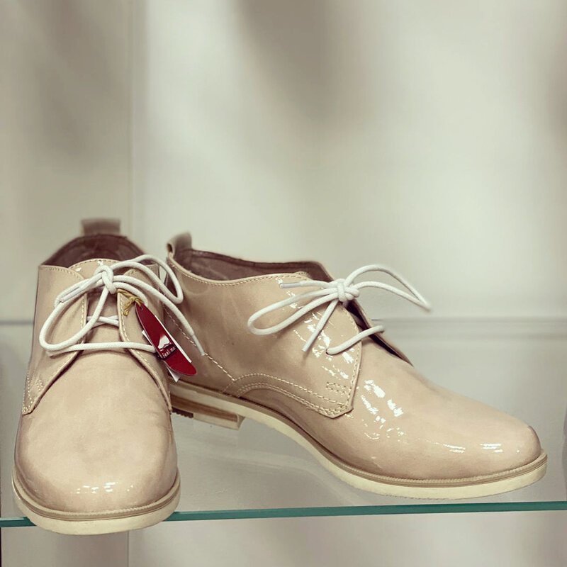 Pesaro cream coloured boots with soft leather interior 🍮