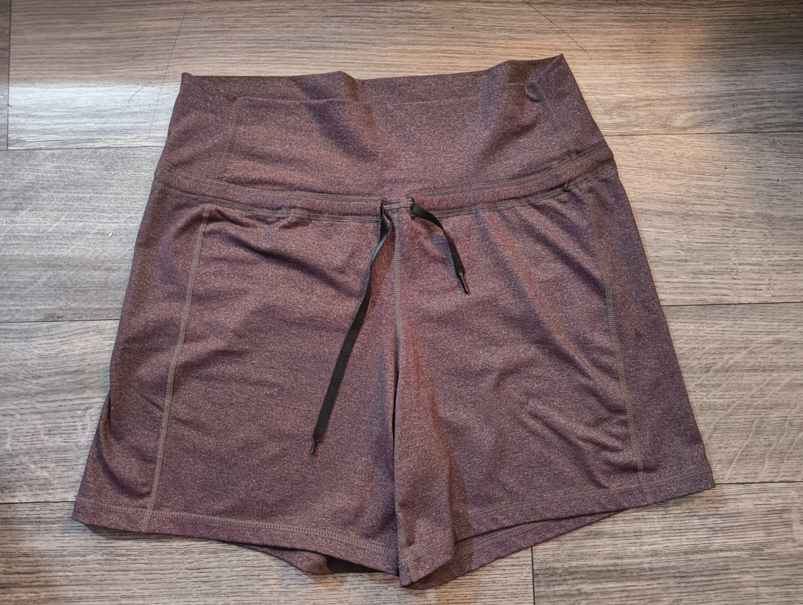 Lululemon extra large brown pilates/sports shorts 🤎