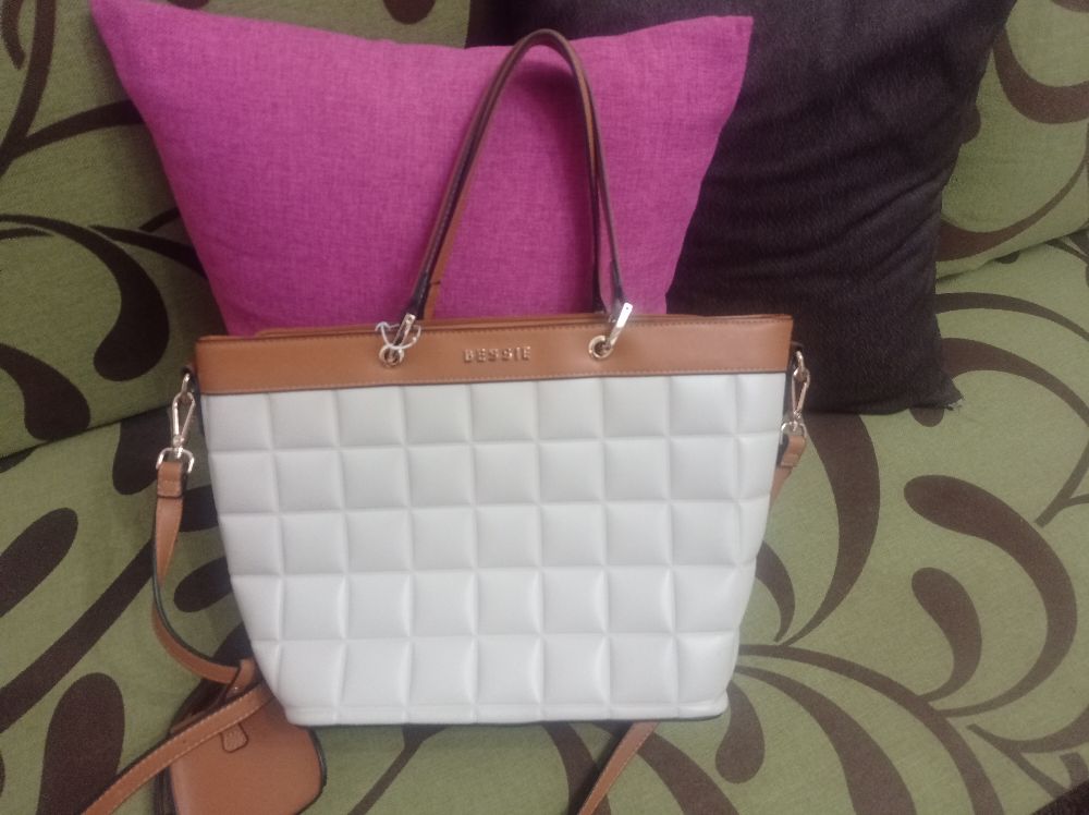 Sac pour femme marque Bessie avec porte monnaie 