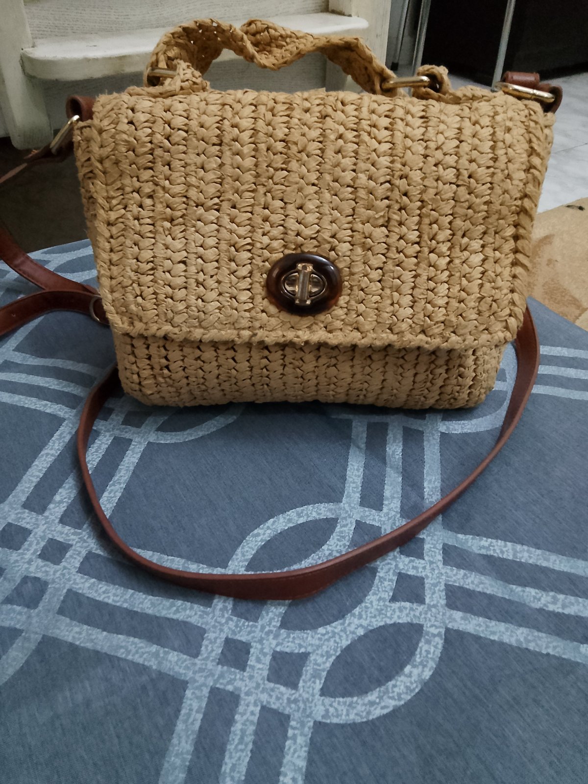 Sac bandoulière en paille tressée 