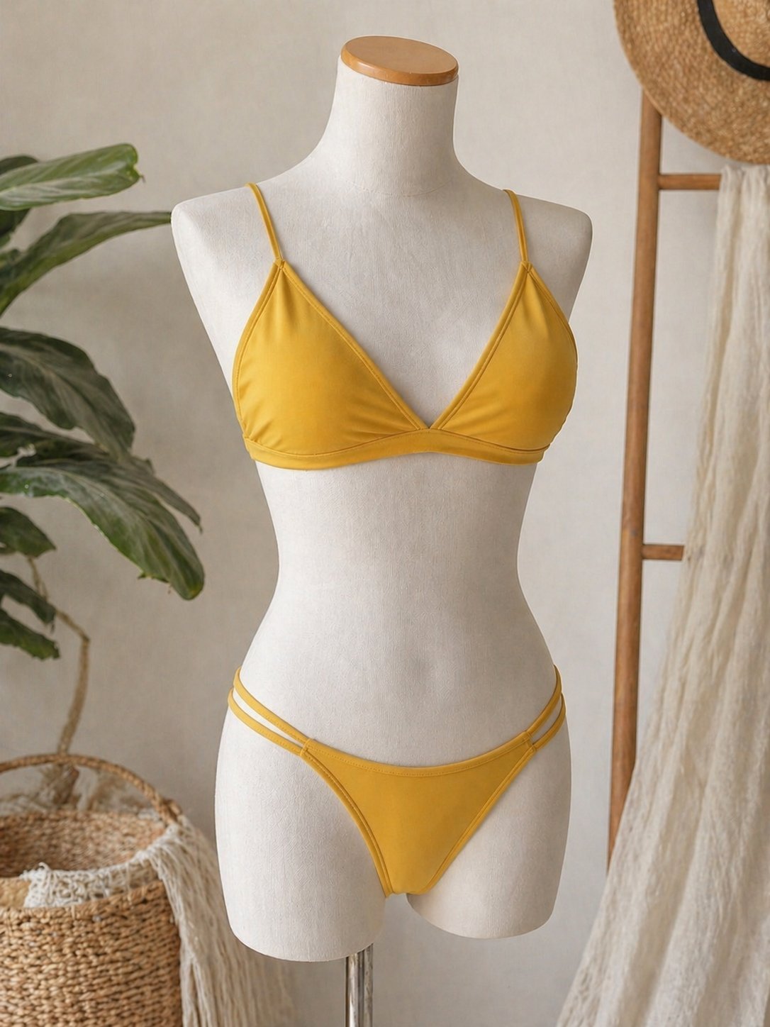 Bikini couleur jaune moutarde 