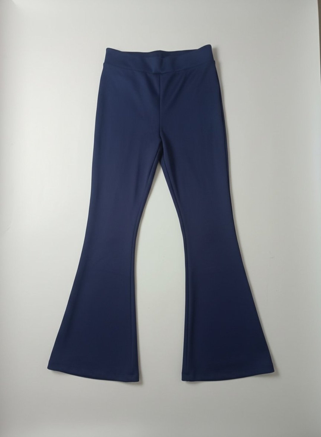 Pantalon bleu et flare