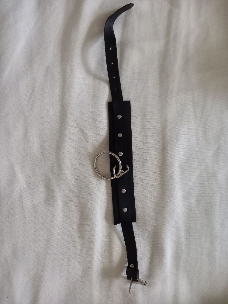 Collier en simili cuir à vendre