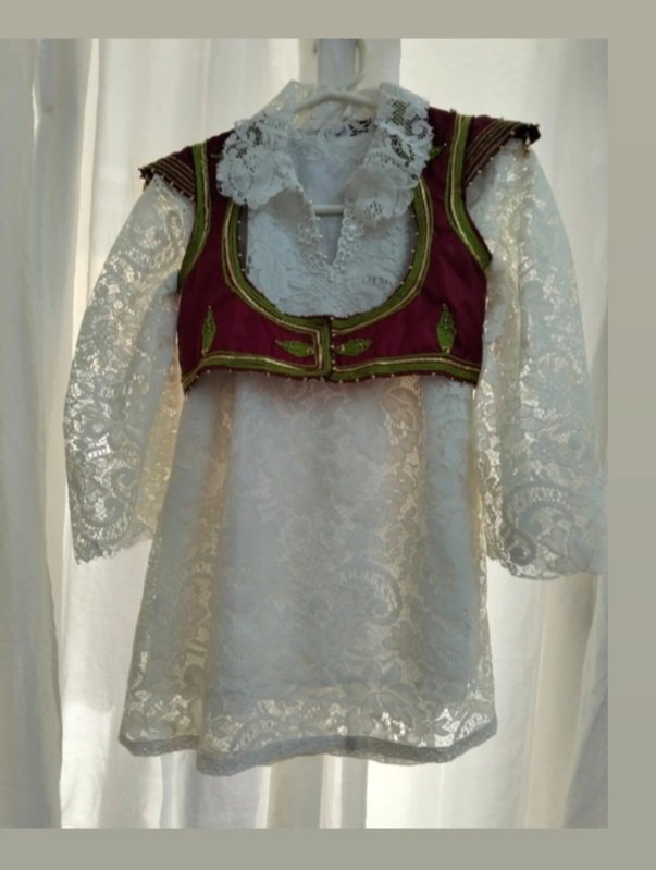 Robe  et jacquette traditionnelle pour enfants 