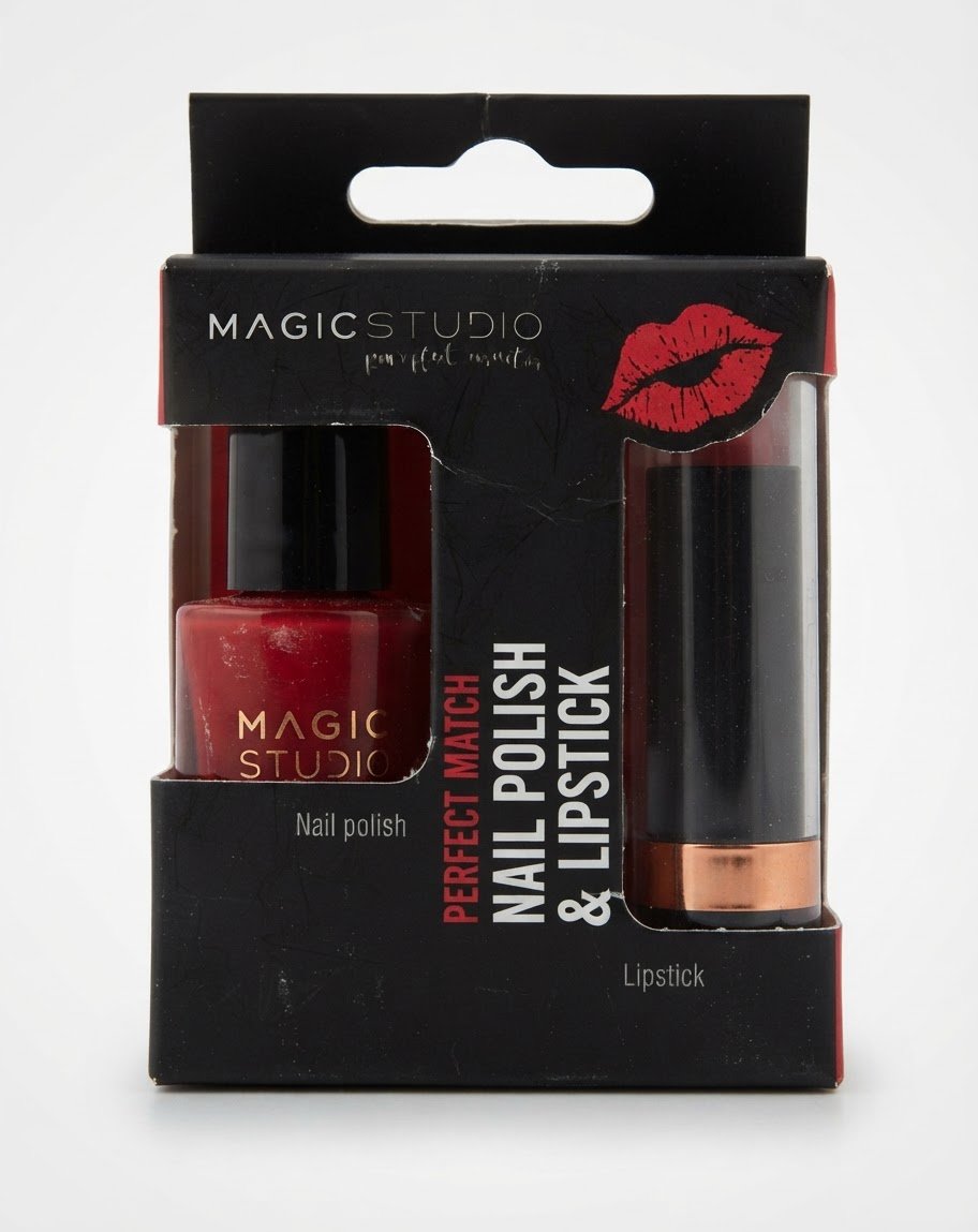 Lot de   Manucure  et  Rouge à lèvres 