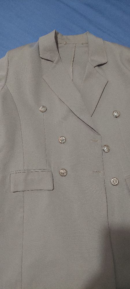 Ensemble jamais porté taille 44