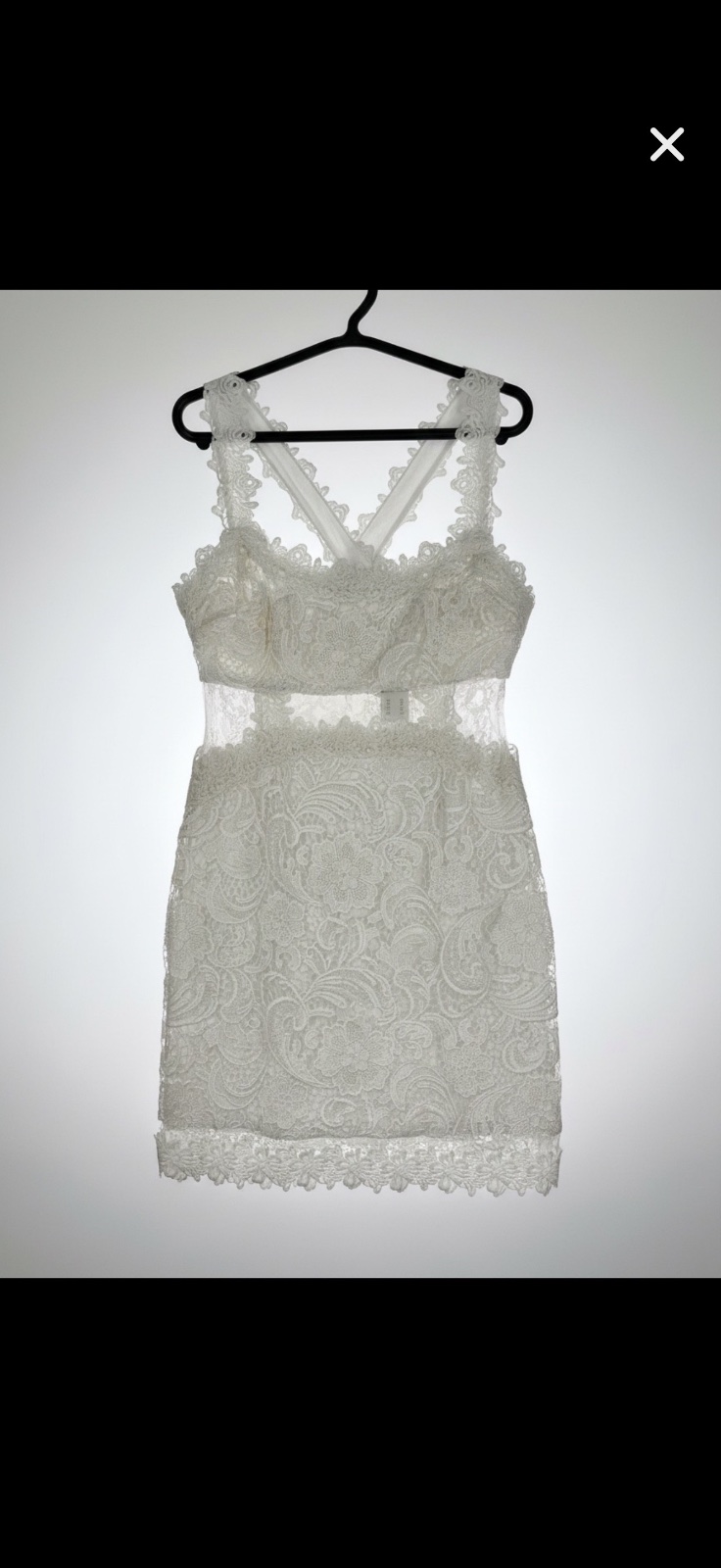 Robe blanche en dentelle 