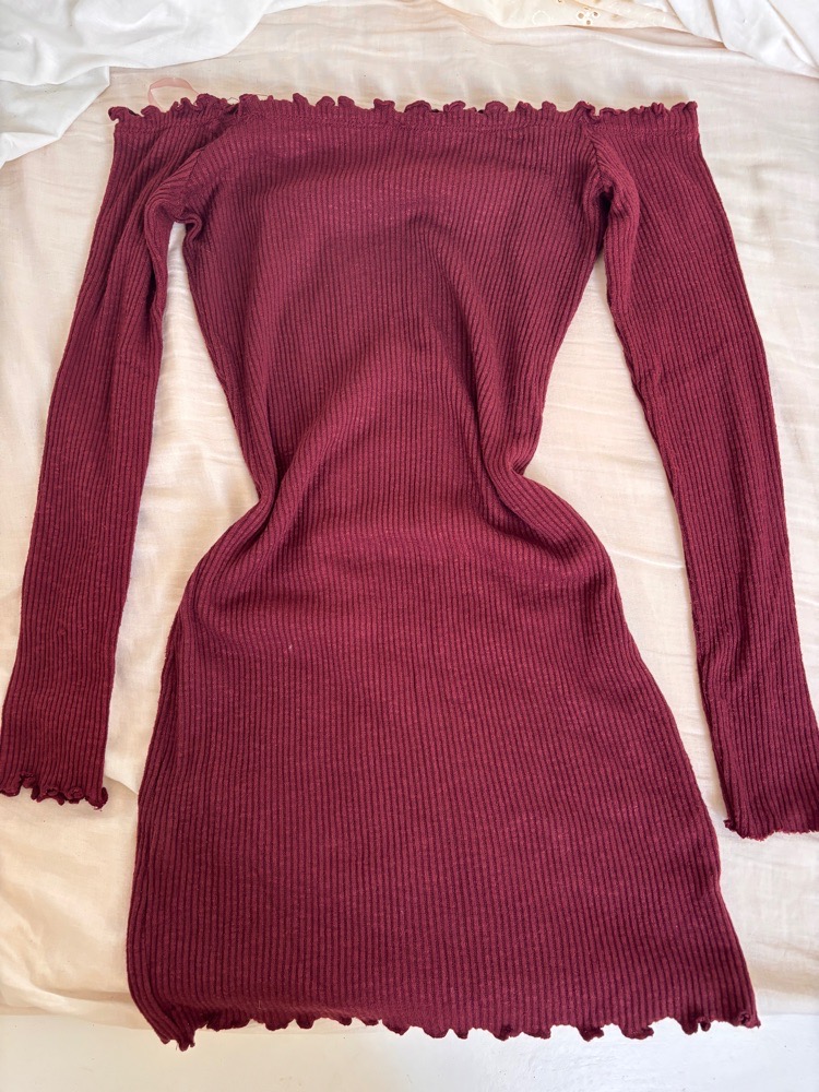 Robe a epaules denudees (off-shoulder)
