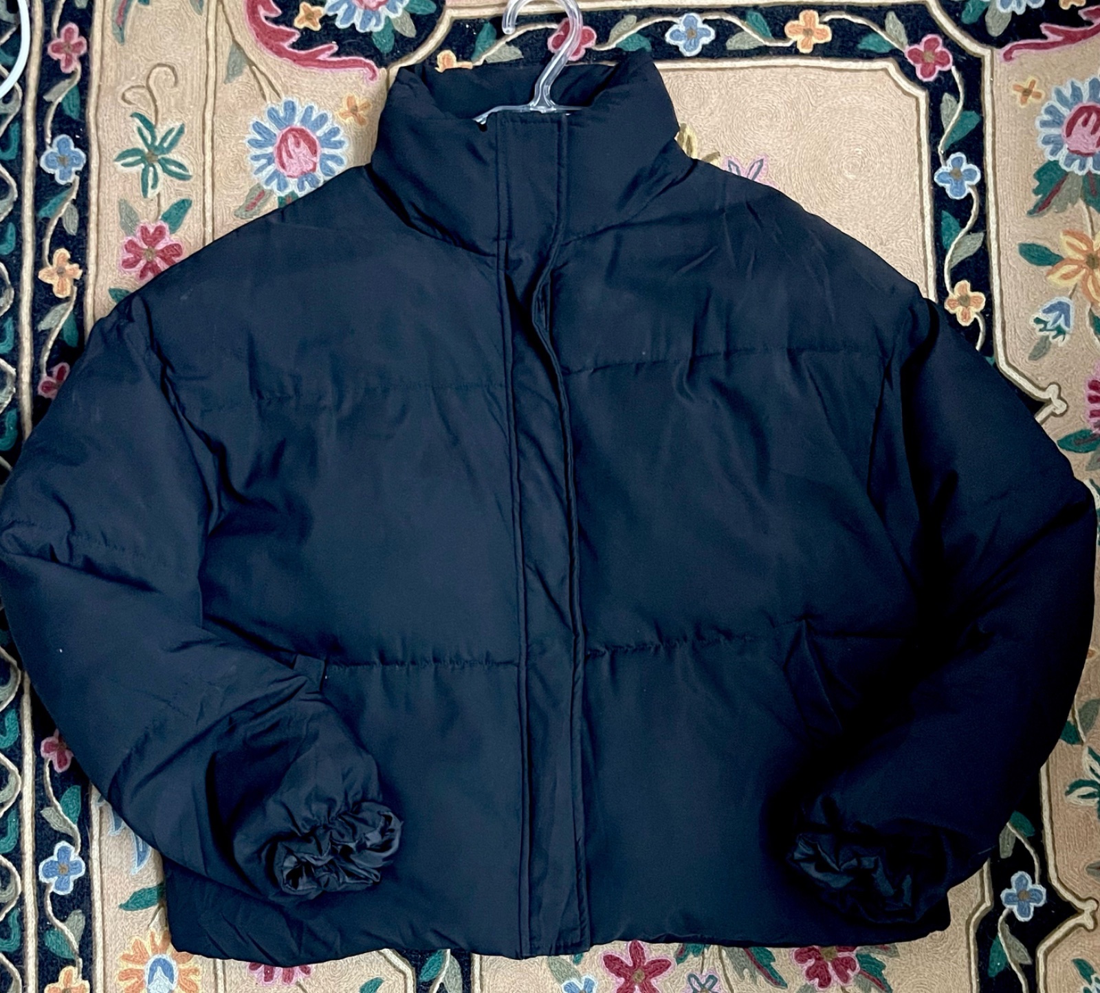 Veste noire, très belle et tendance, parfaite pour toutes les occasions