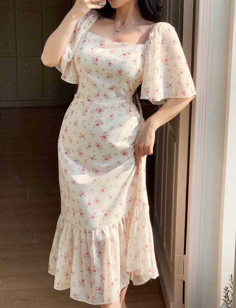 Cutesy floral midi summer dress