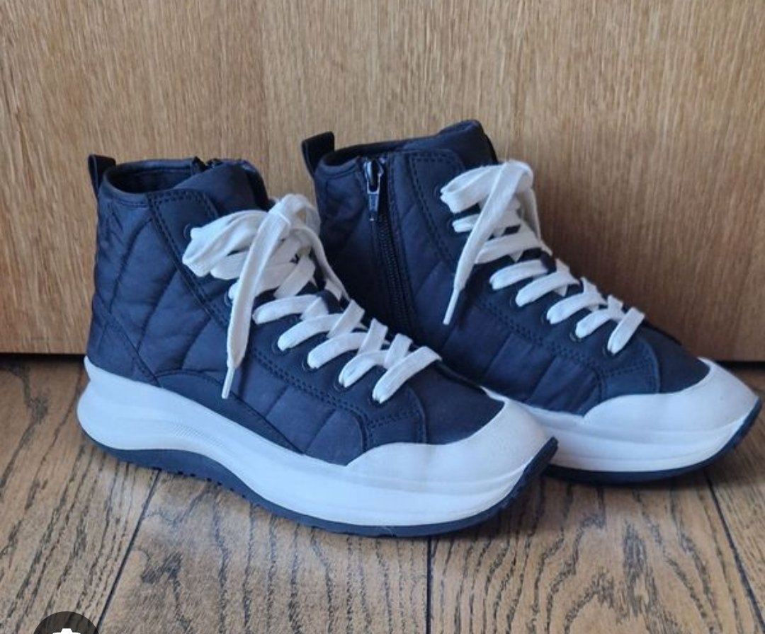 Des baskets ZARA NOUVELLE COLLECTION 