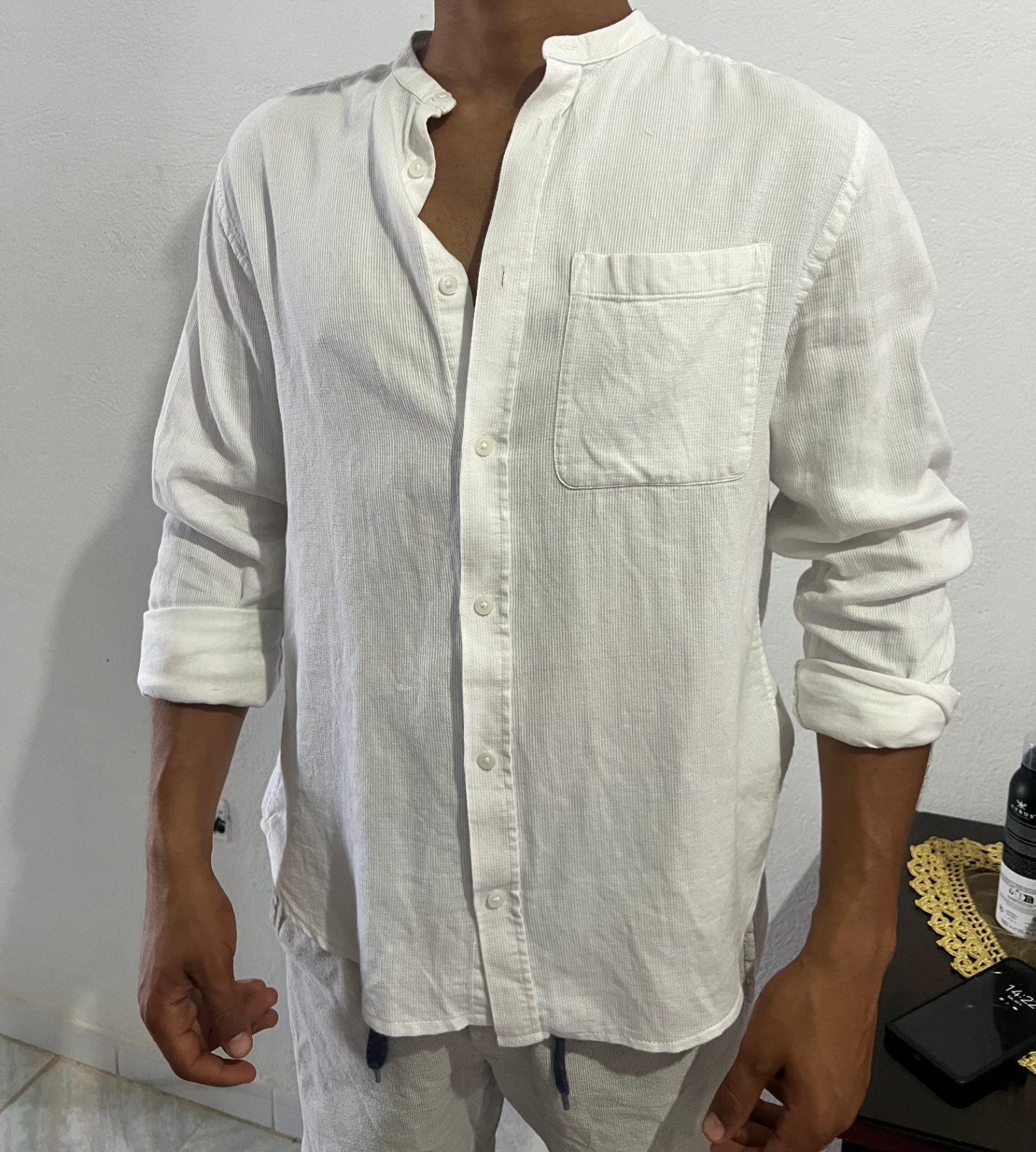 Une chemise blanc pour homme 