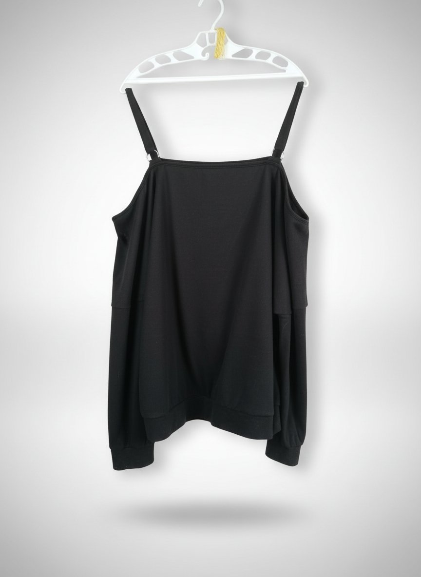 Pull noir avec  épaules dénudées