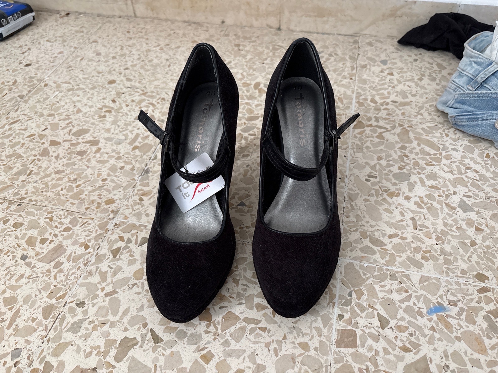Talons classique noir en velour