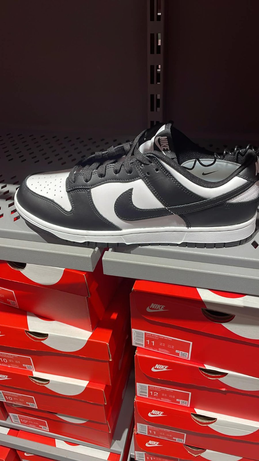 Nike low dunk retro black and white importe de la france 