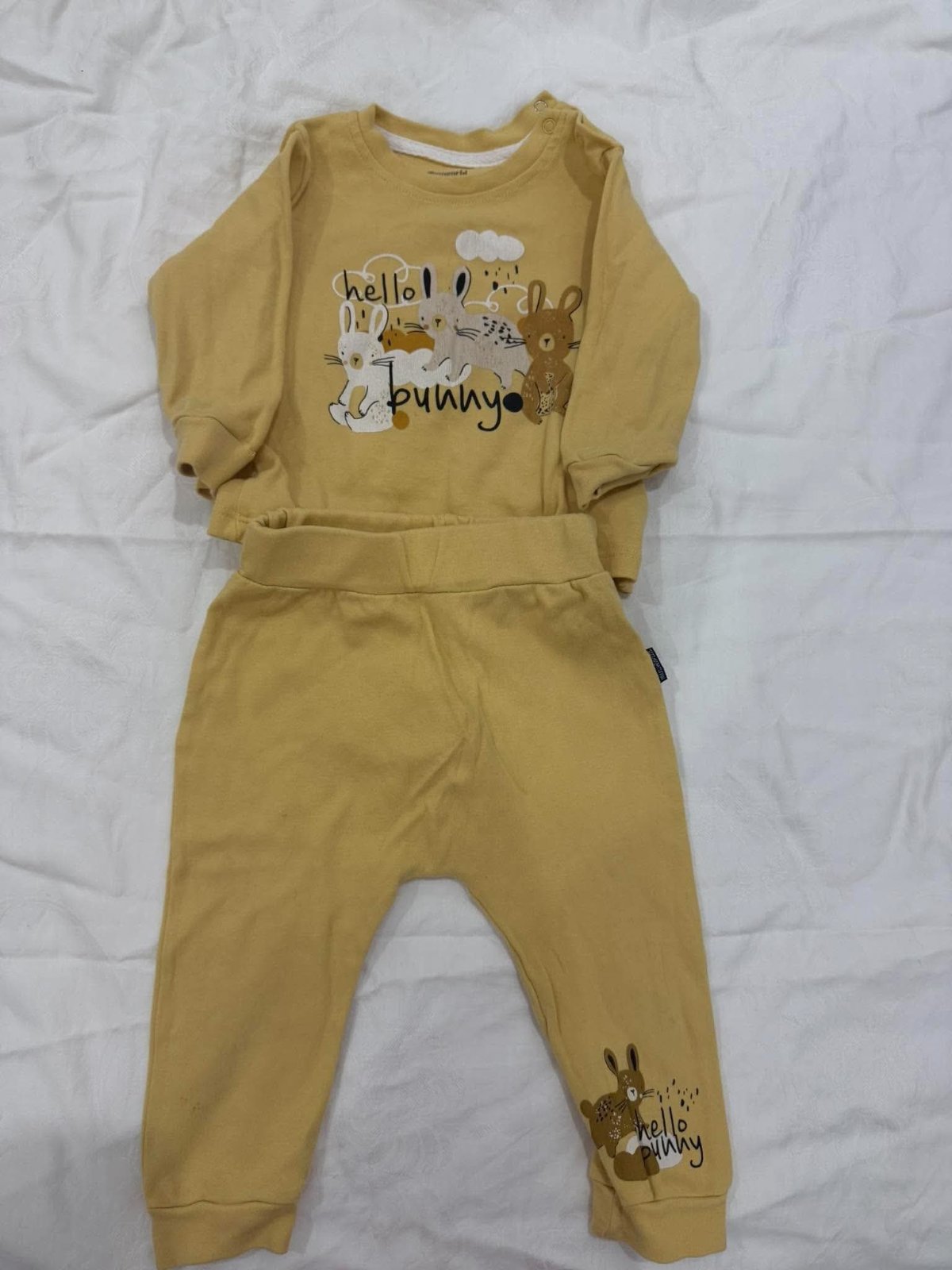 Ensemble pull et pantalon avec pull offert 
