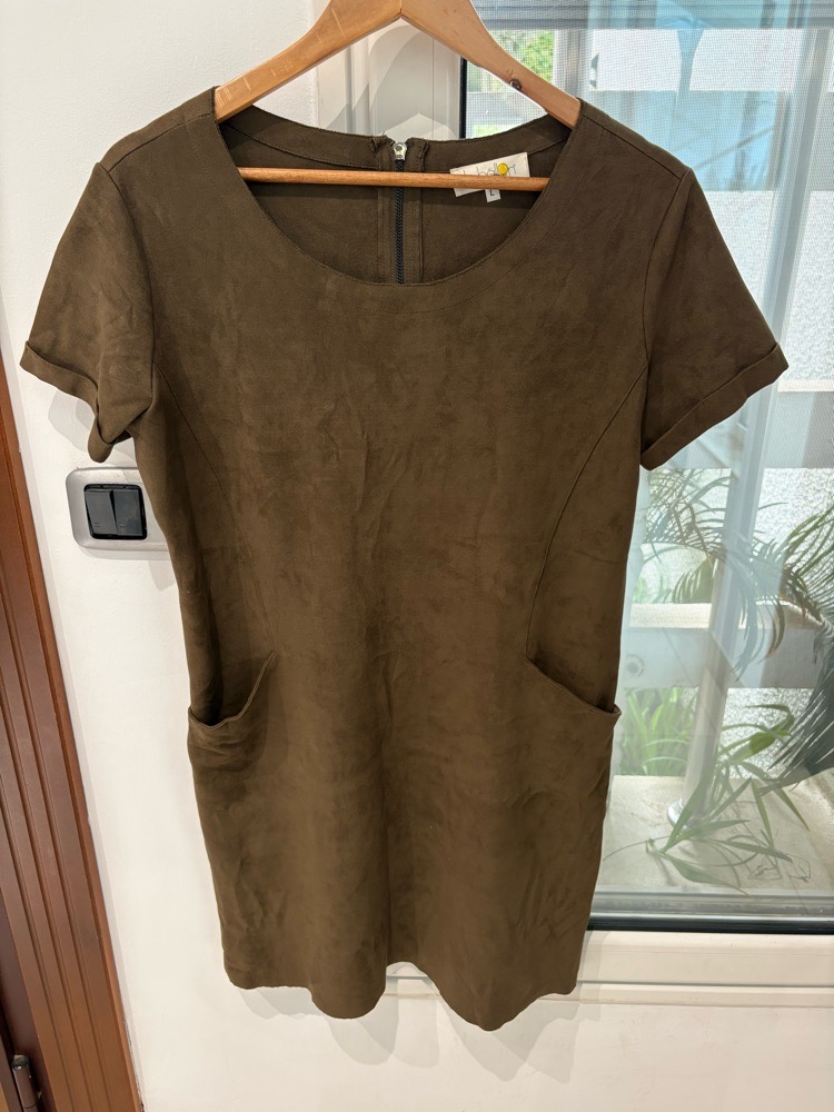 Robe en daim vert kaki