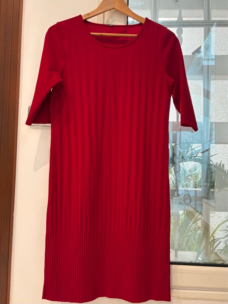 Robe rouge glamour tissu travaillé en vague 