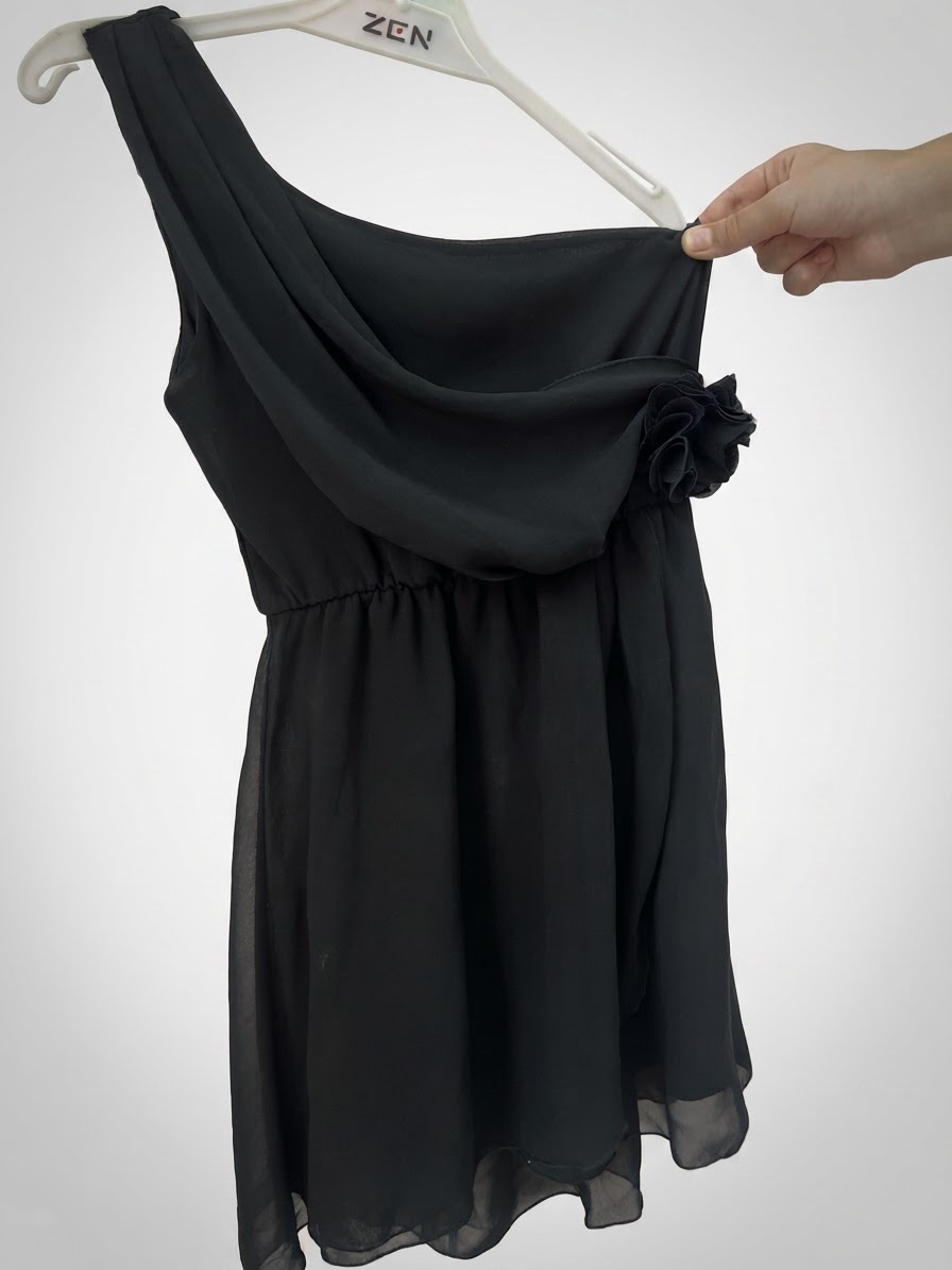 Petite robe noir importée