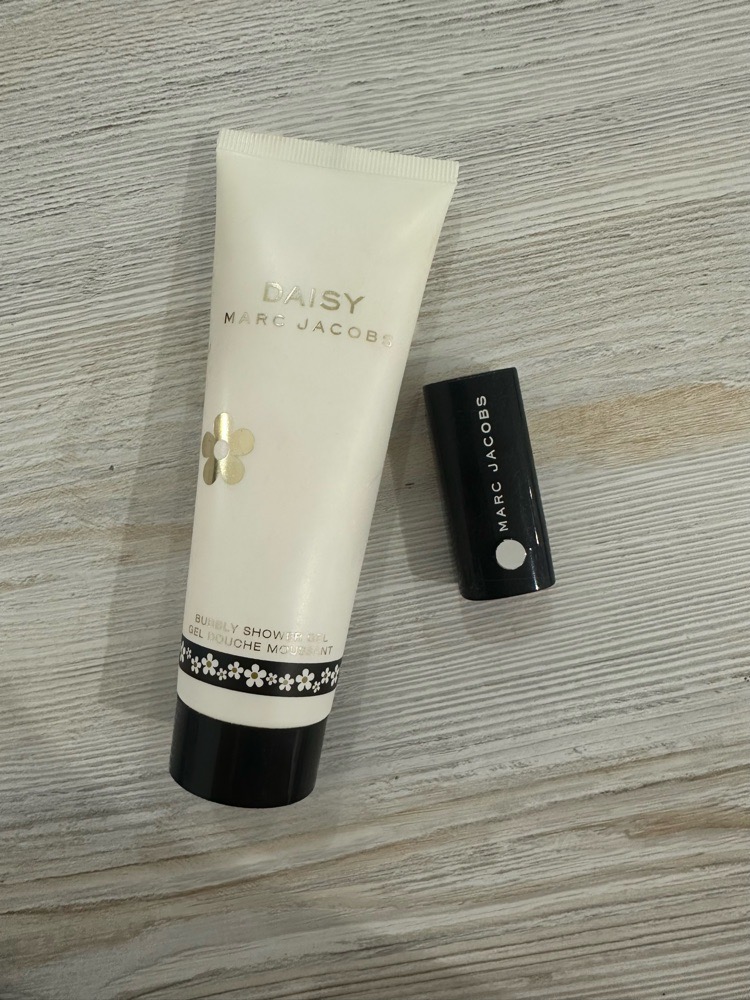 Marc jacobs body lotion + marc jacobs rouge a levre