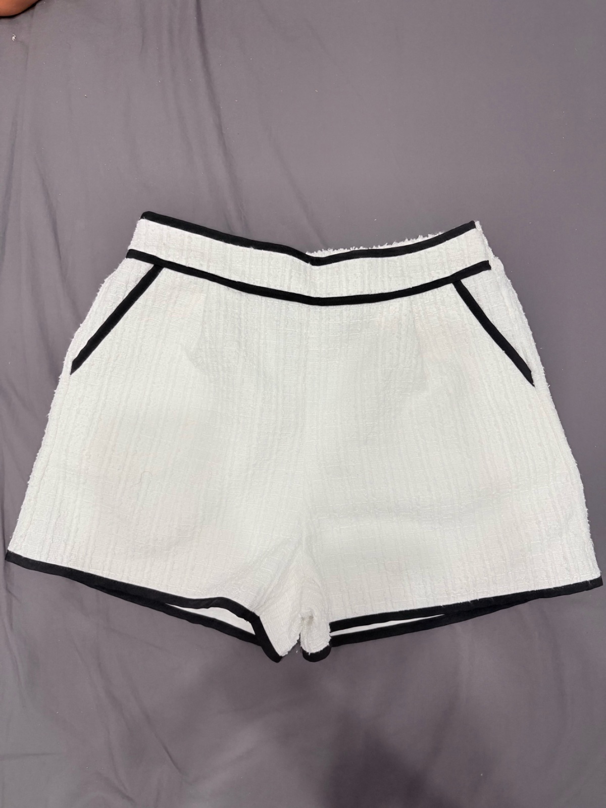 Short blanc et noir
