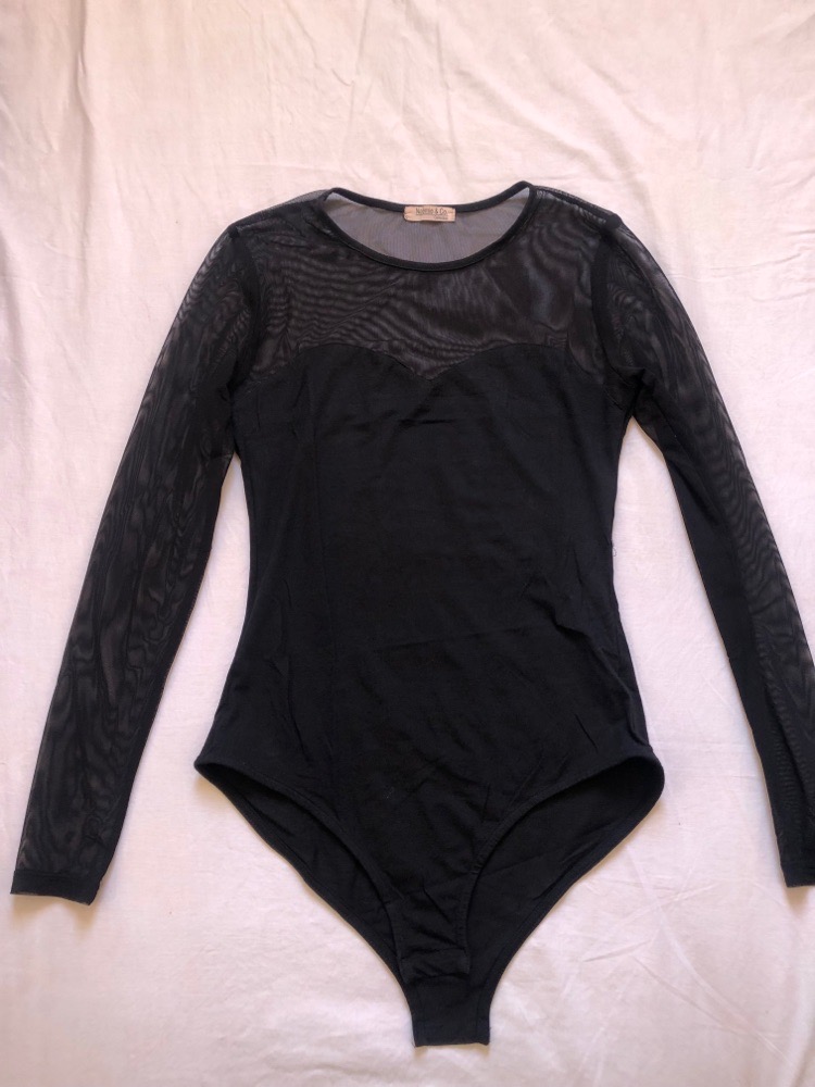 Joli body noir avec transparence 