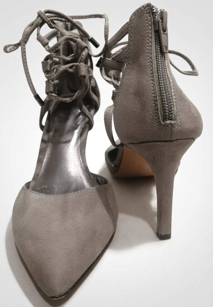 Élégant et féminin, escarpin avec nœud allient style raffiné