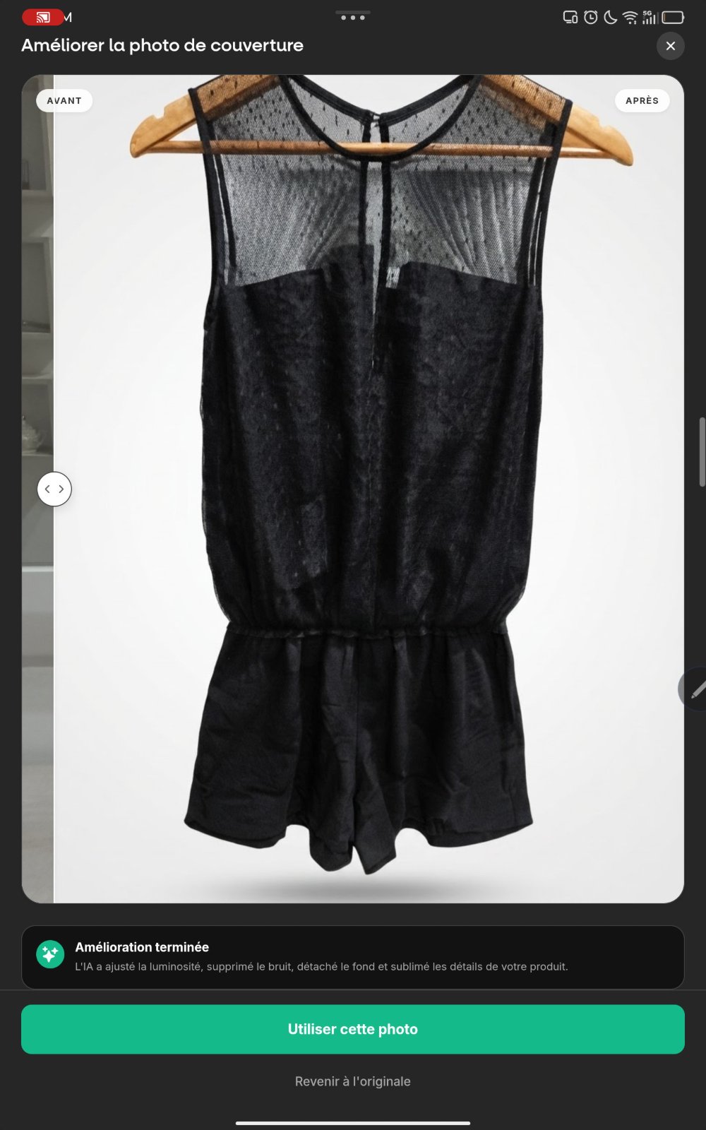 Une combinaison short noire en dentelle et tessu,  pour une soirée, aussi se porter en journée .