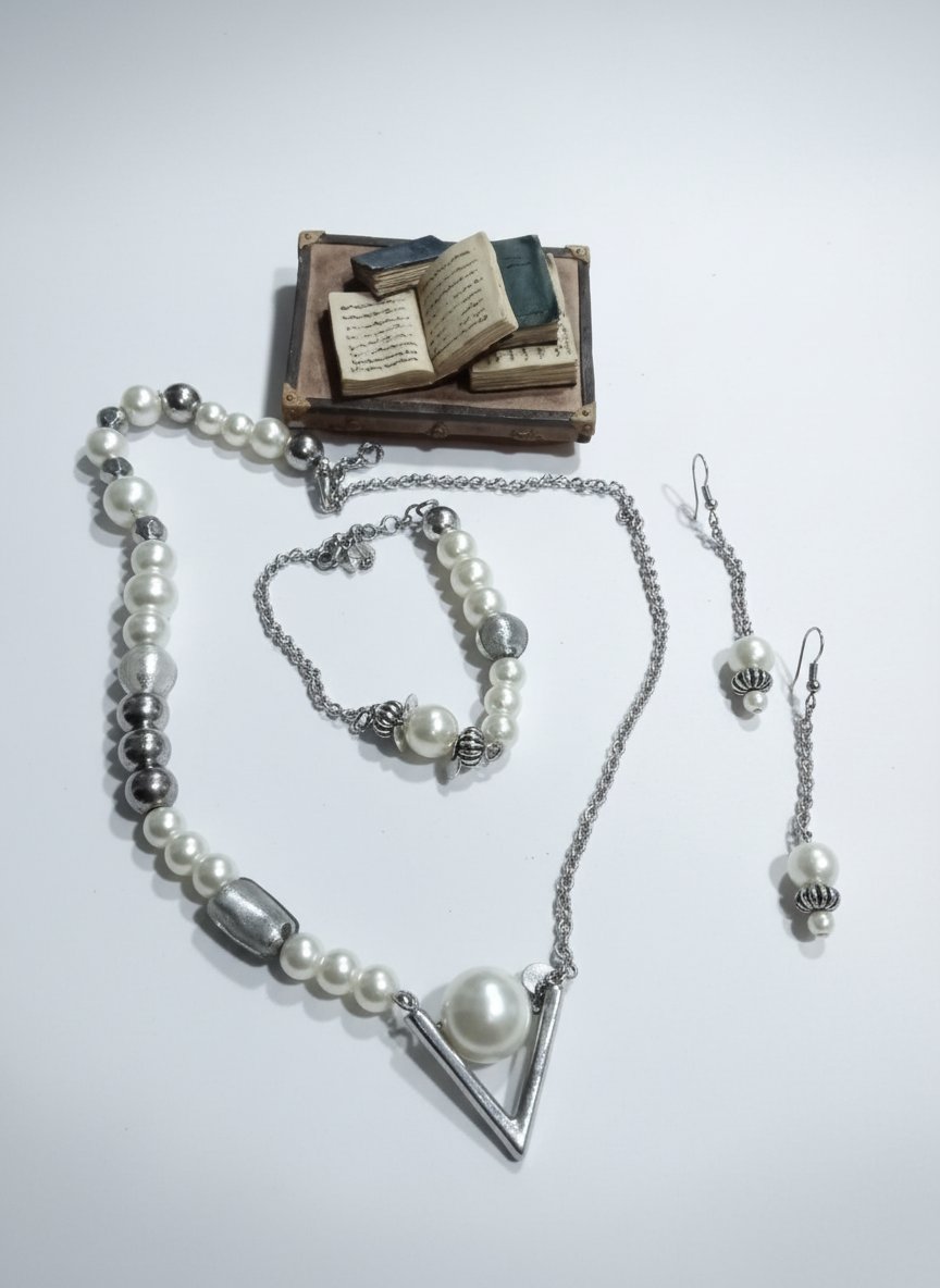 Parure  Handmaide argentés avec perles blanches
