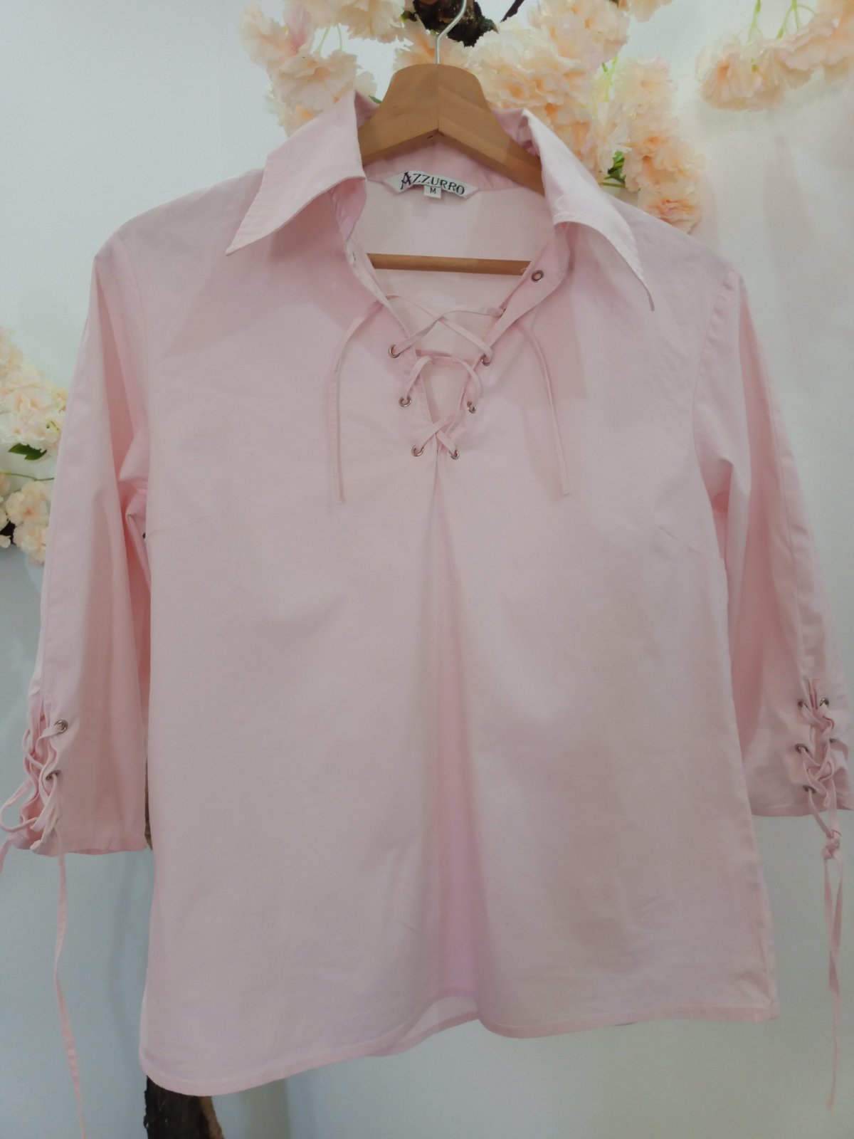 Magnifique Chemisier Rose Pastel à Lacets – État Neuf