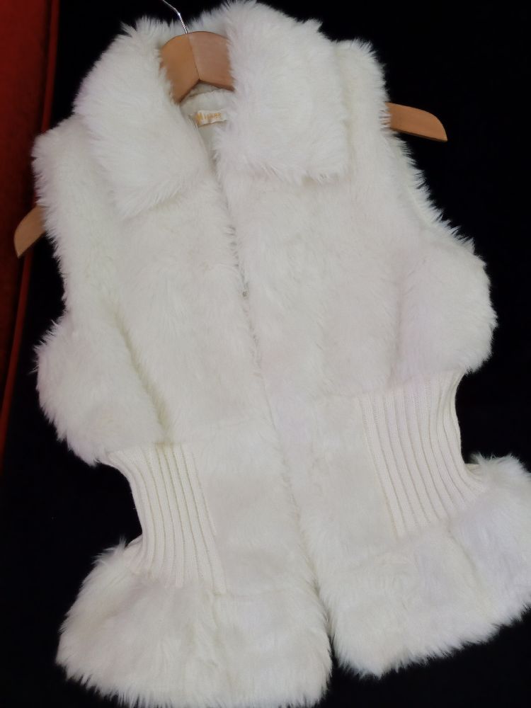 Gilet Sans Manches en Fausse Fourrure Blanche 🤍
