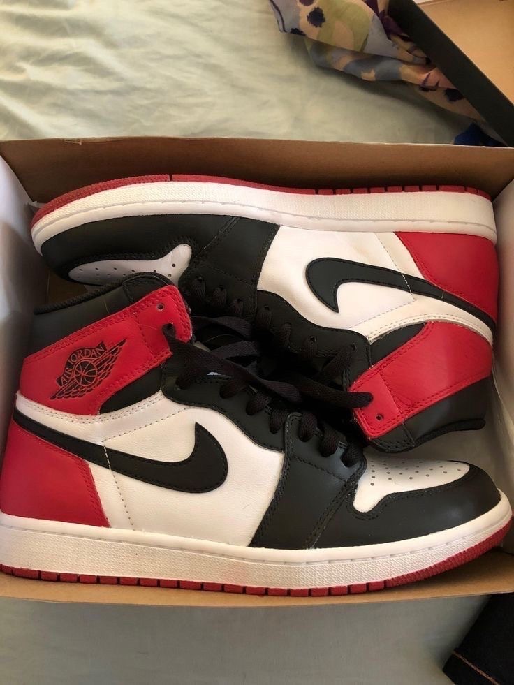 Air jordan rouge,noir et blanc