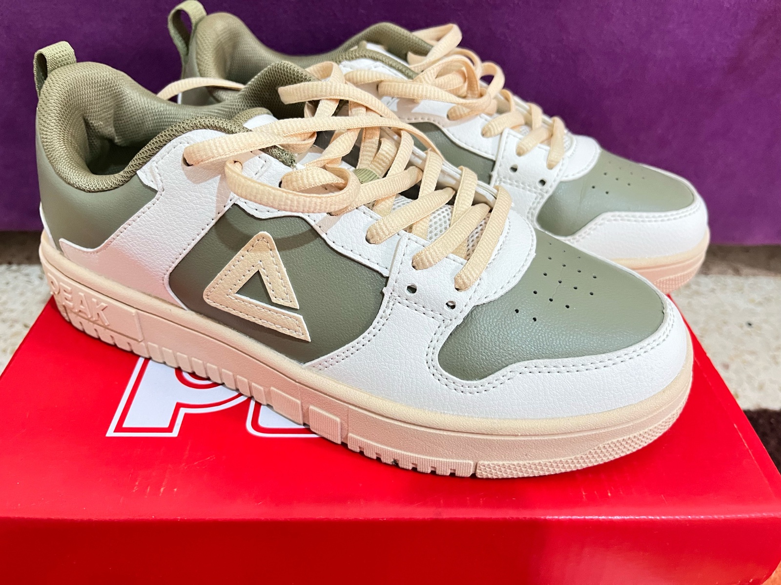 Chaussures verts marque peak