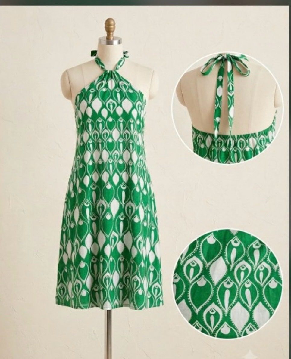 Une robe courte verte et blanche
