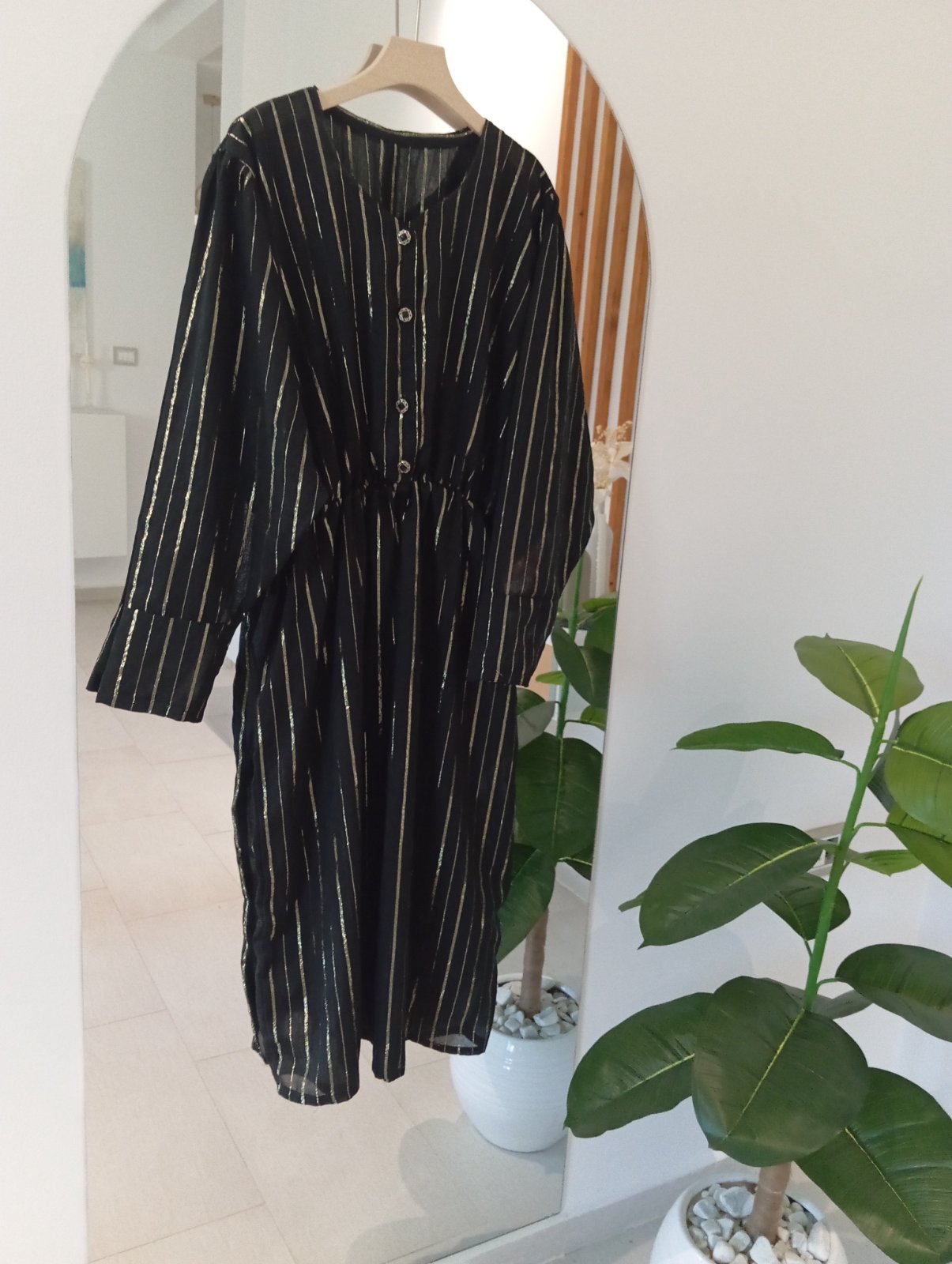 Robe noire et doré midi