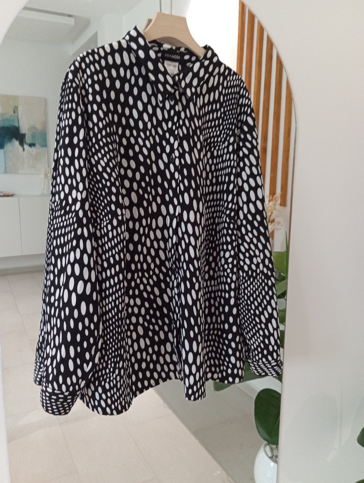 Chemise noire et blanche 
