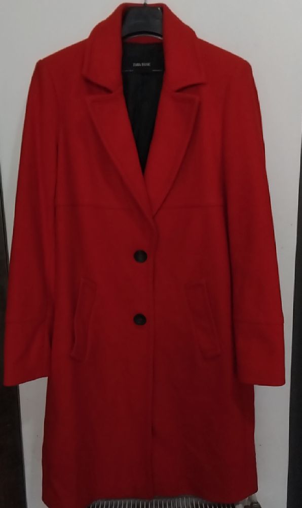 Manteau long en laine rouge❤️ Zara avec poches comme neuf✨️✨️✨️👌  sans défaut  taille s  ❤️ 